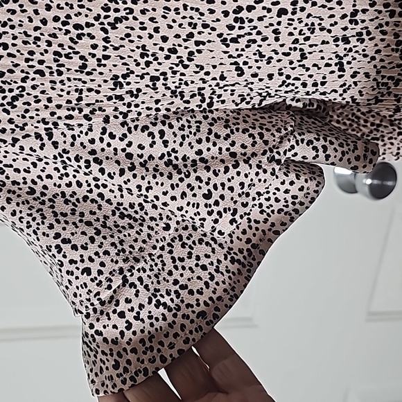 Adrianna  Papell, NWT women's blouse.  Size medium.  Cream with black geometric. - Picture 3 of 12